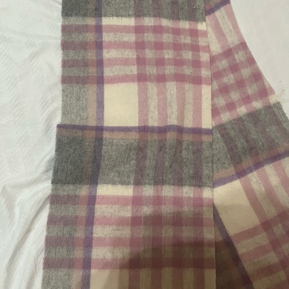 Ballantrae Lambswool Scarf - Picture 5 of 9